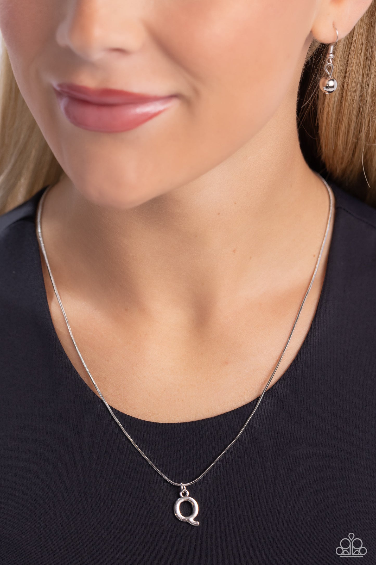Seize the Initial - Silver - Q Necklace